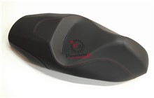 SELLA NERA CON CUCITURE GRIGIE