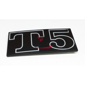 105.10000 TARGHETTA-T5-COFANO LATERALE VESPAT5