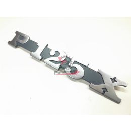 05768 TARGHETTA - P 125 X -COFANO LATERALE